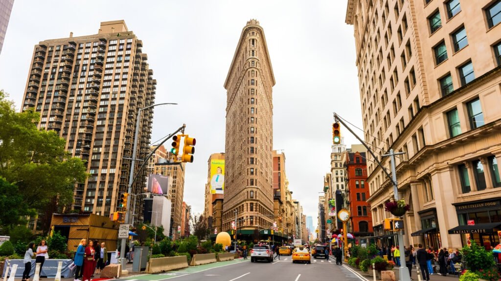 Triangular stone facade of the historic Flatiron Building in New York City.